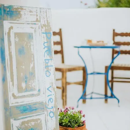 Pueblo Viejo Kamari (Santorini)